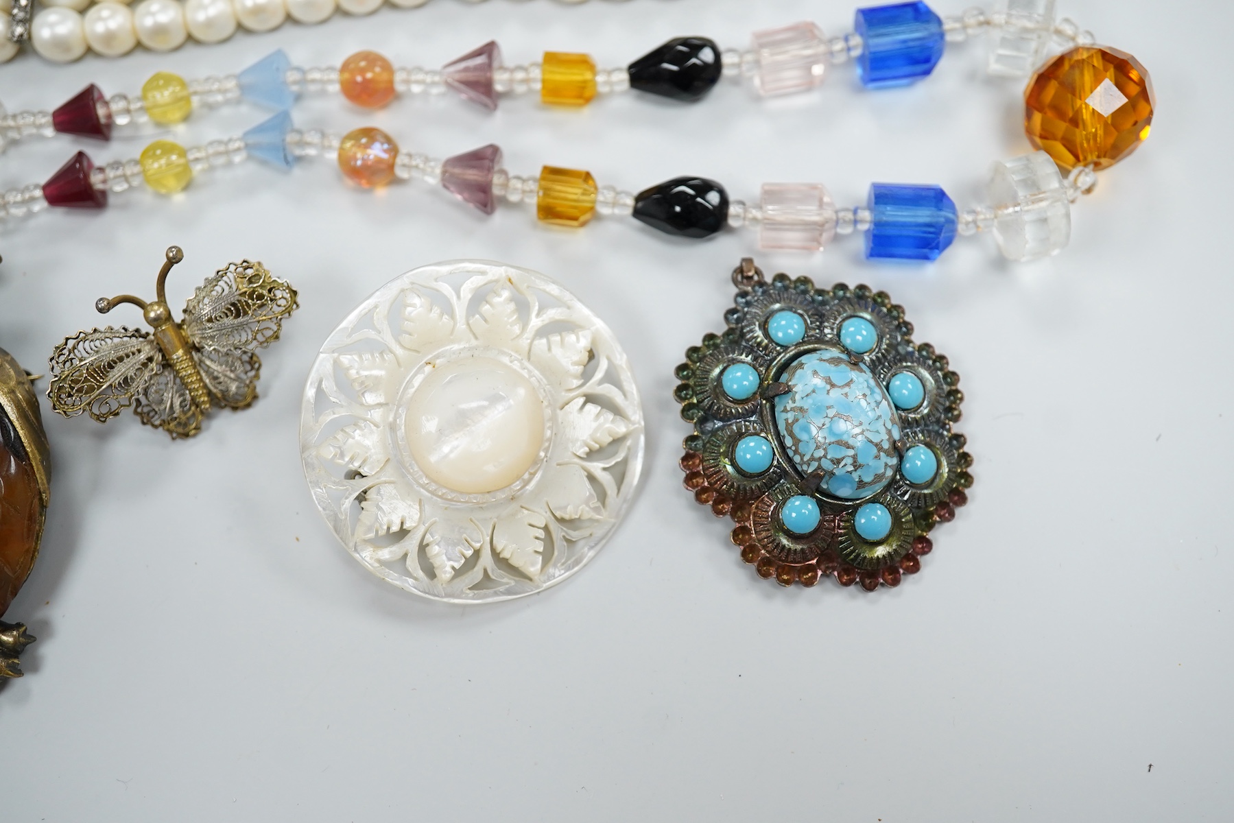 A simulated pearl bracelet and other jewellery including earrings, brooches, jade necklace, etc.